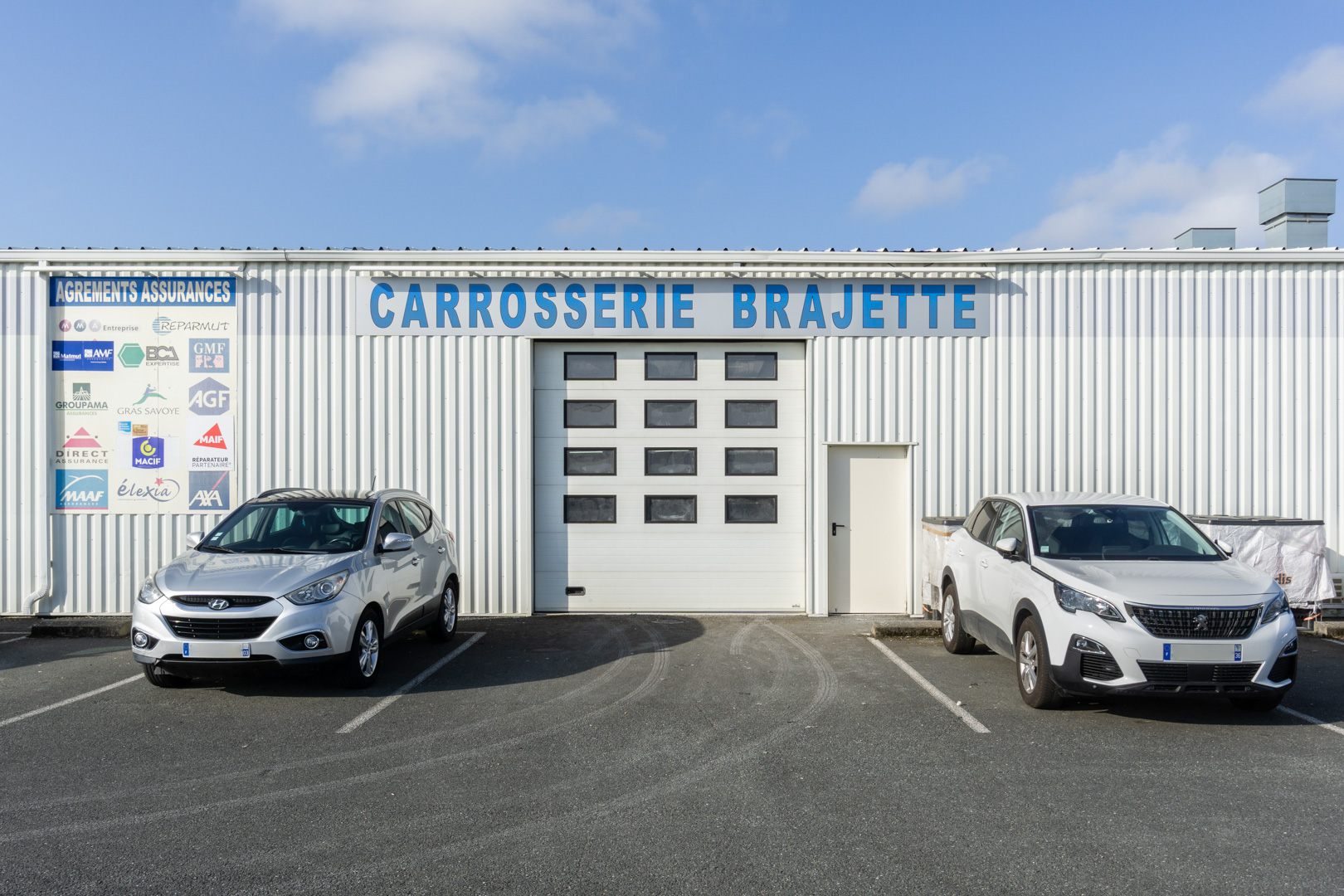 Réparation de carrosserie de voiture neuve ou d'occasion
